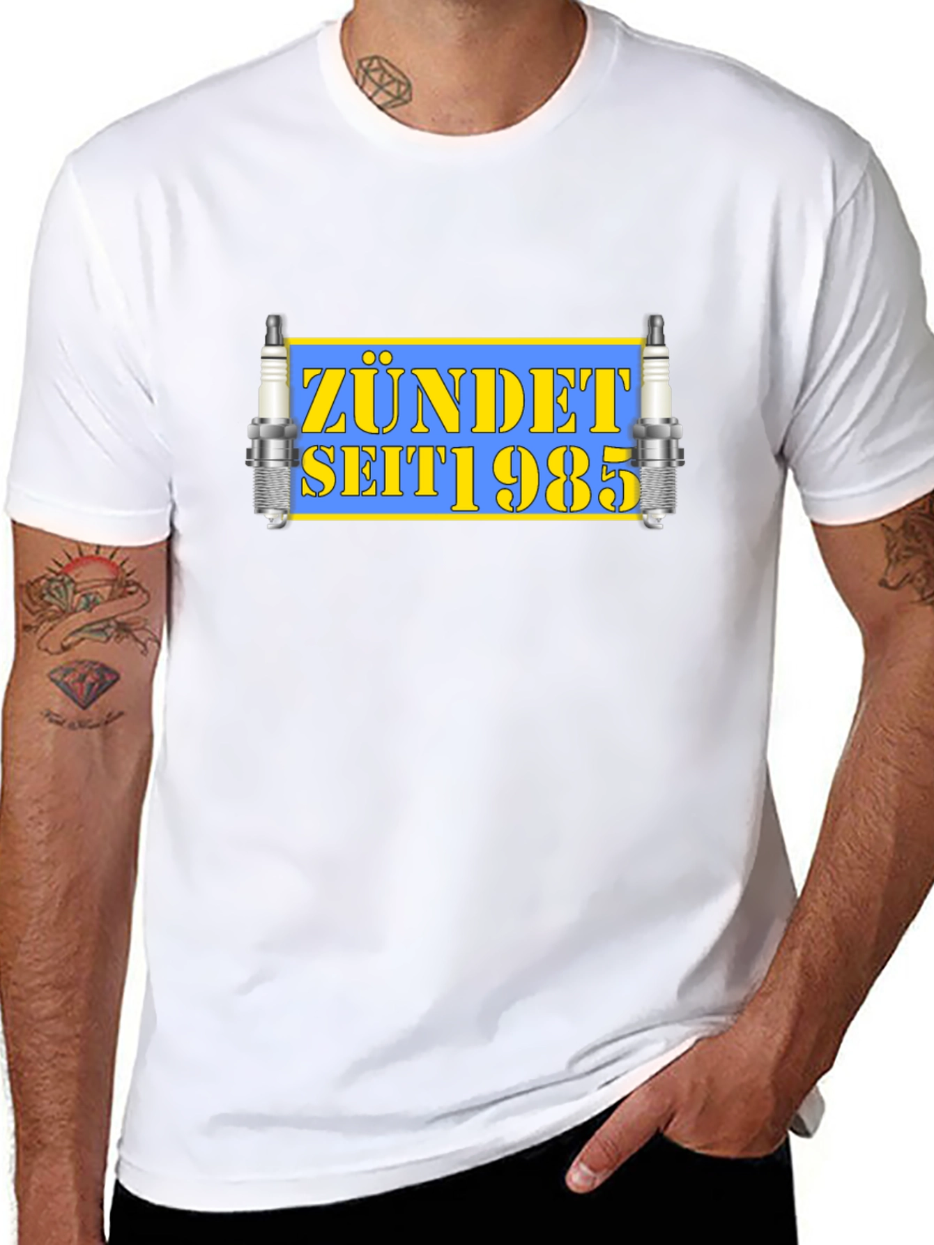 Zündet Seit 1985 Graphic Tee - Black