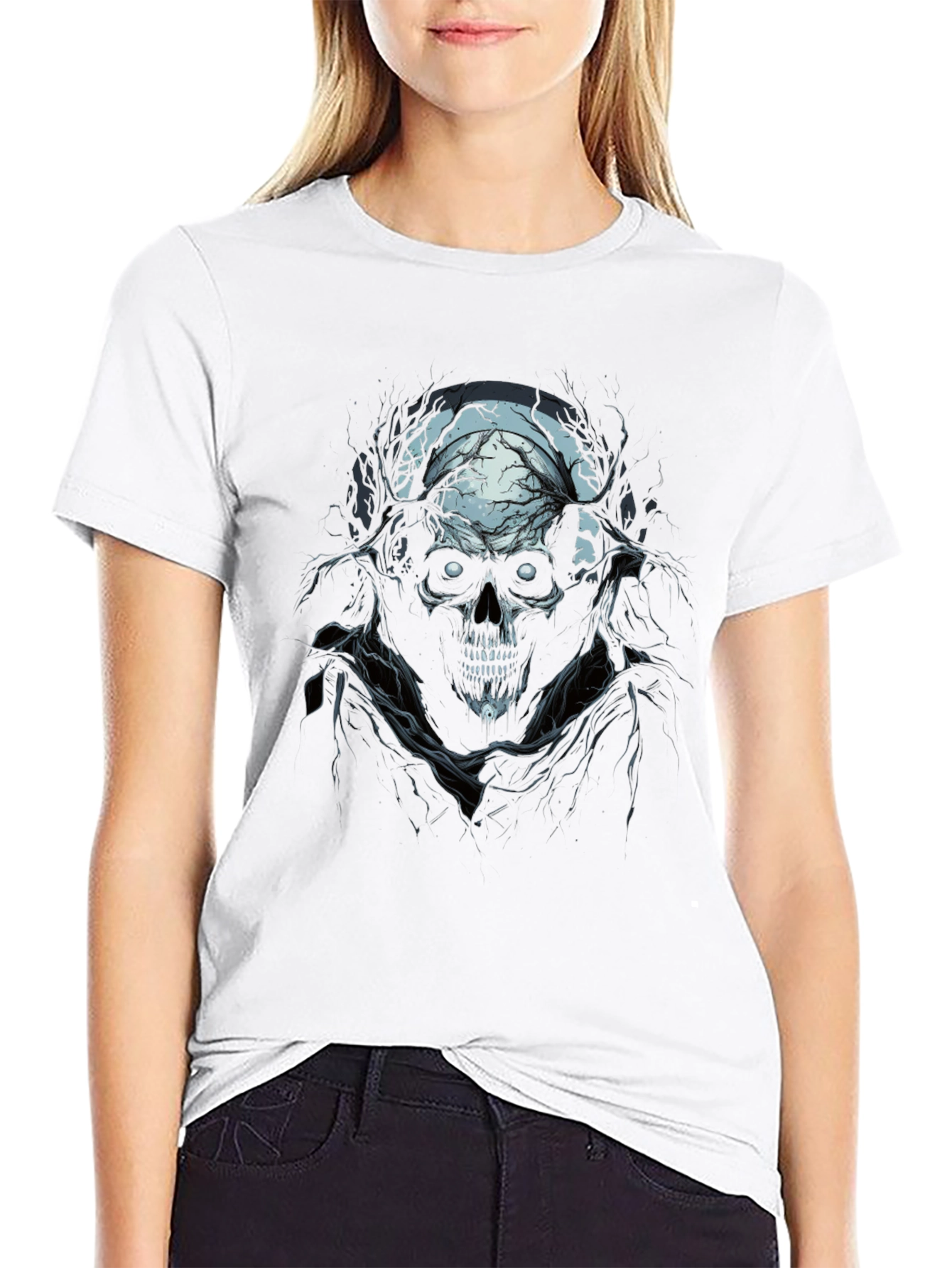 Skull Graphic Tee - Dark & Edgy Design