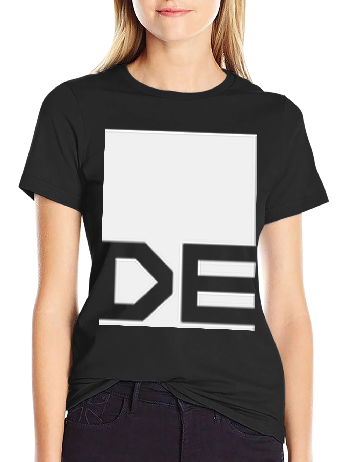 Bold Graphic Tee - DE Lettering Modern Style