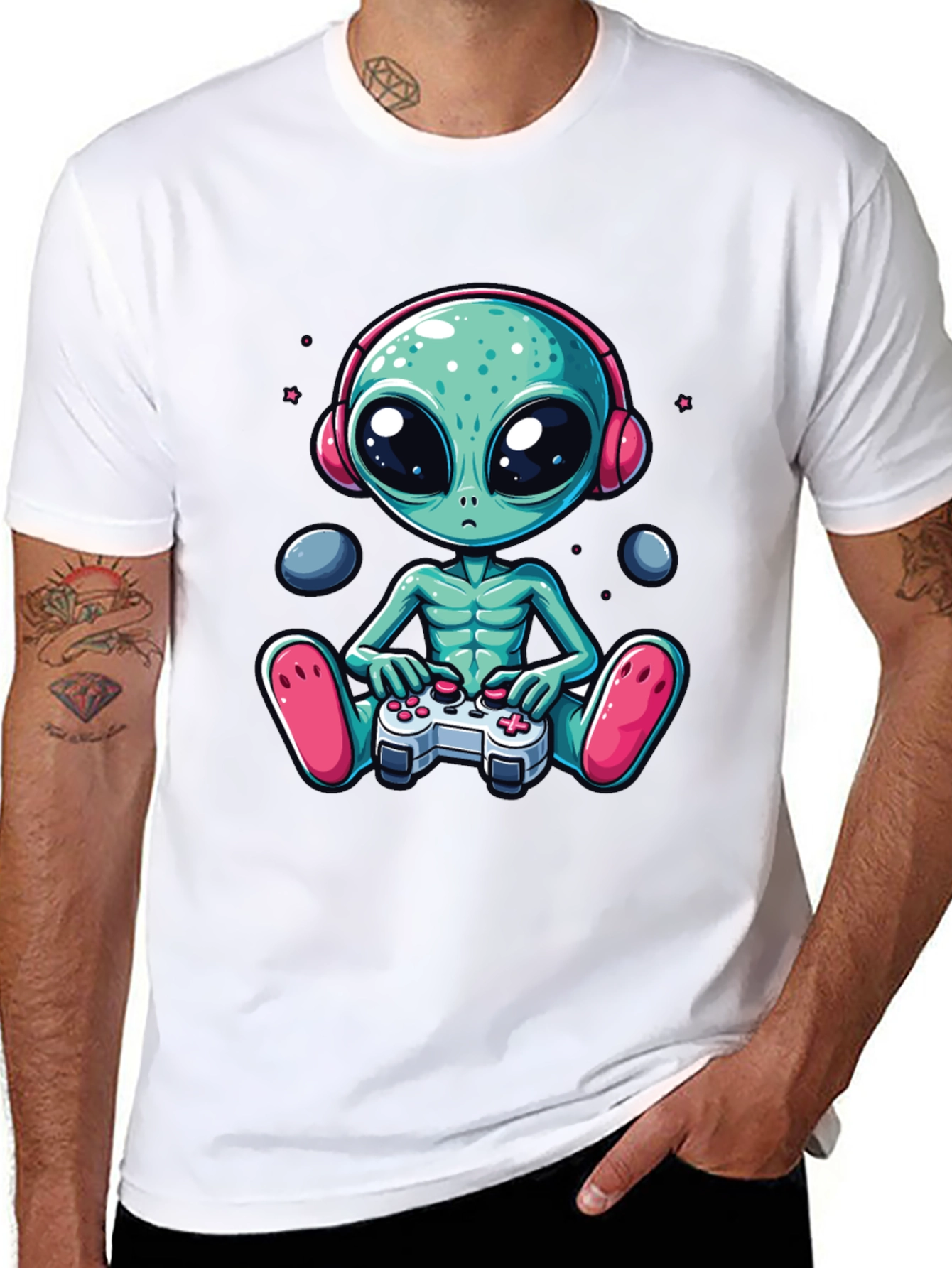 Gamer Alien Graphic Tee - Sci-Fi Comfort